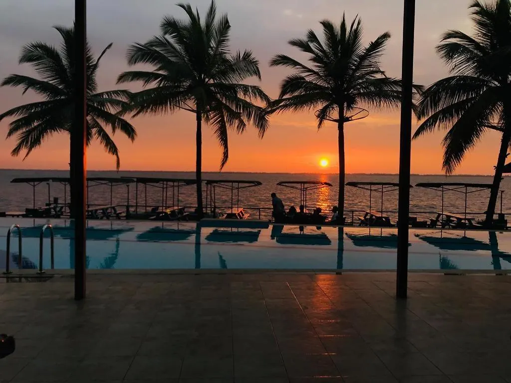 Hotel New Saniro Lagoon Deck Katunayake