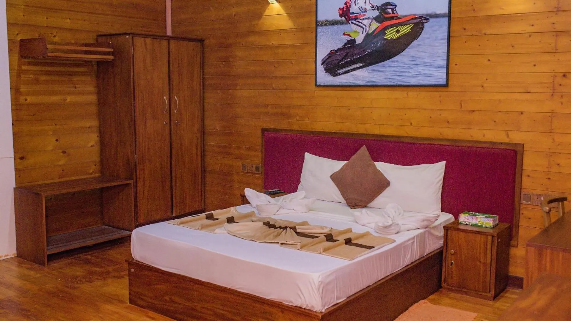 New Saniro Lagoon Deck Katunayake 4*,  Sri Lanka