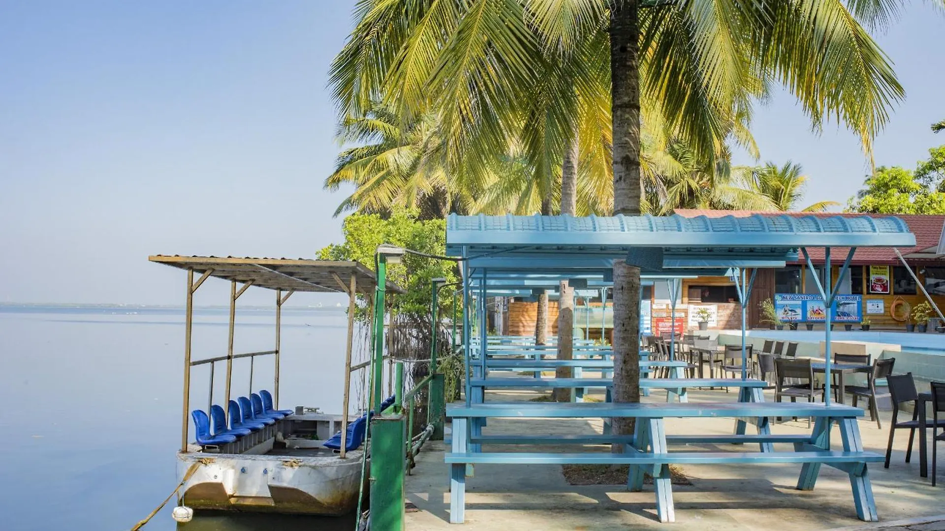Hotel New Saniro Lagoon Deck Katunayake