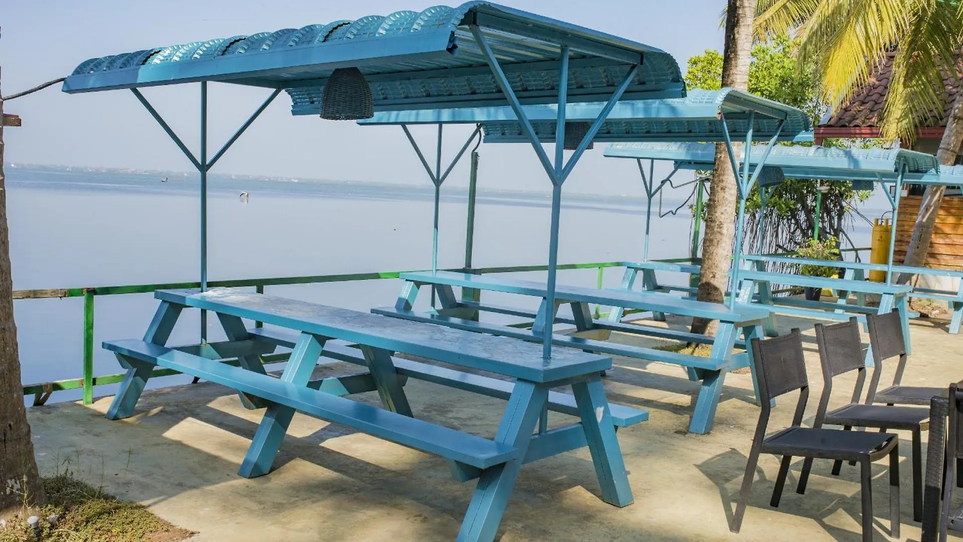 New Saniro Lagoon Deck Katunayake 4*,  Sri Lanka