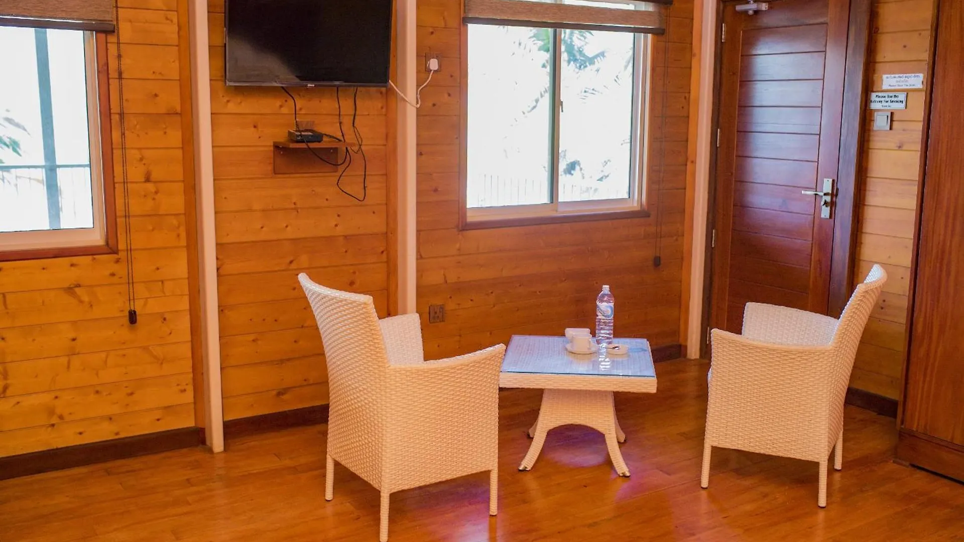 New Saniro Lagoon Deck Katunayake Hotel
